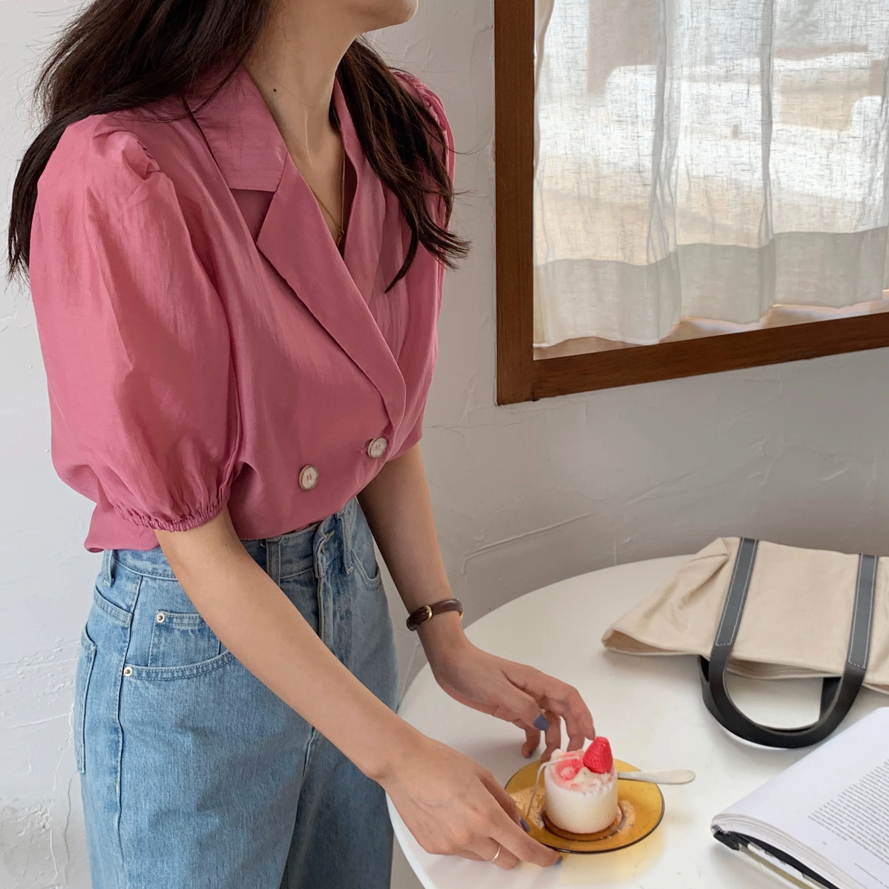 

Korean Chic Sweet Western Style Anti-Aging Fashion Double Breasted Suit Collar Short Sleeve Shirt Women's Design Sense Niche Top