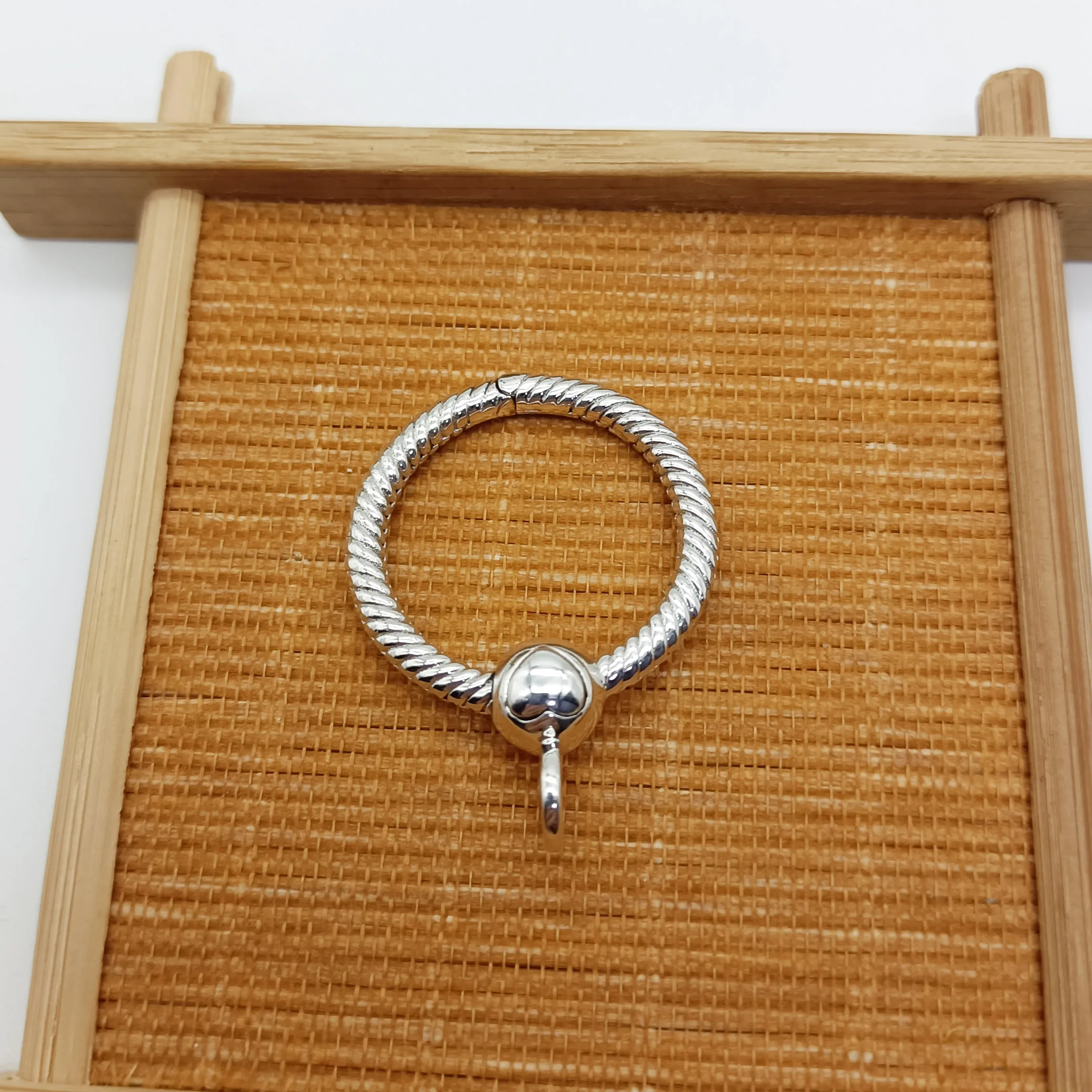 

Fashion Jewelry Small O Pendant Snake Round Charm