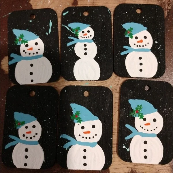 25x подарков на древесной стене возможно изготовление Пустые бирки деревянные для