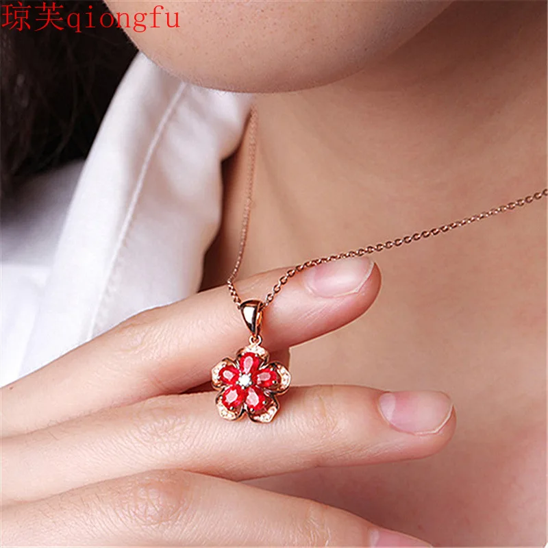 

Qiongfu Korean plating 18K rose gold ruby rose flower pendant Woman fashion Natural stone pendantsquartz Charms necklace