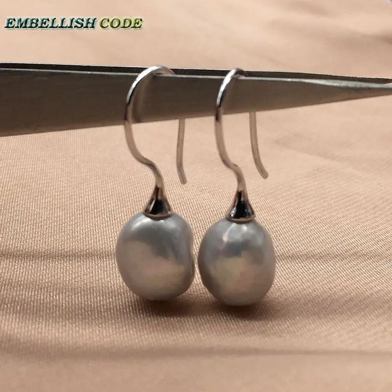 Очаровательные классические серьги в виде маленького барочного жемчуга 11 мм с