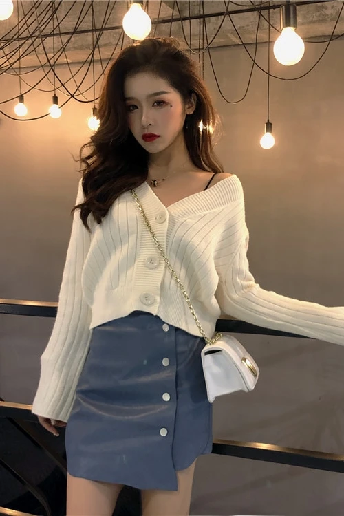 

Women Korean Single-breasted Knit Cardigan White V-neck Long-sleeved Sweater 2019 Autumn Loose Trumpet Sleeve Short Cardigan