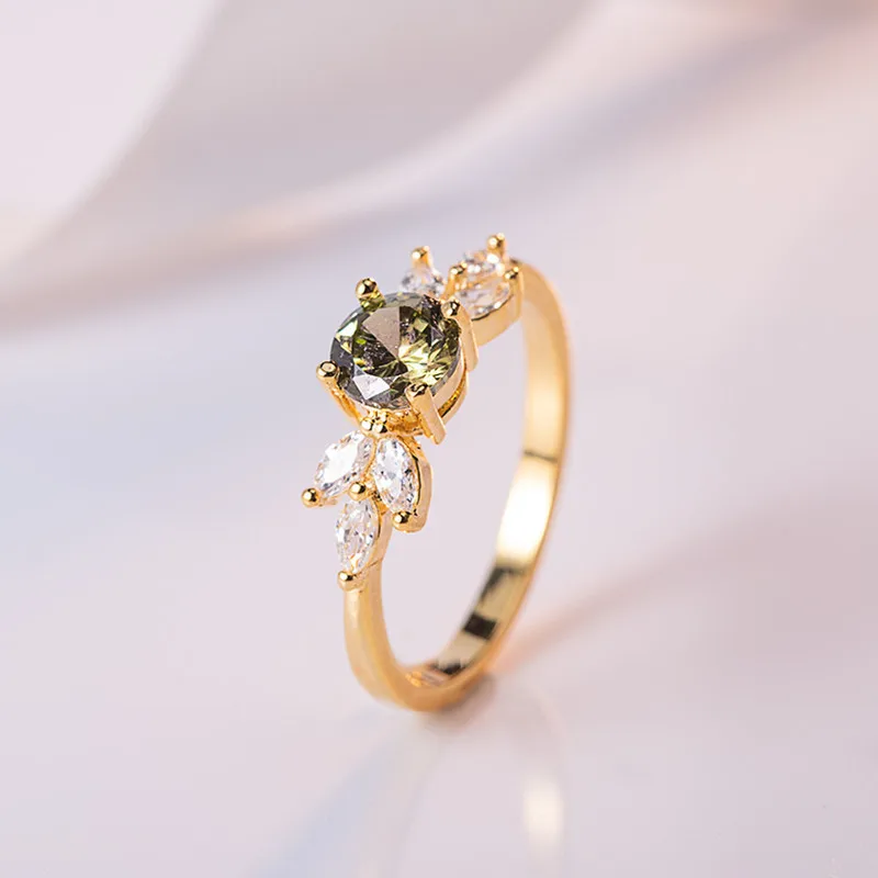 

2021 New Fashion Trend Green Crystal Ring for Woman Glittering Gold Rhinestone Ring Woman Gift Charm Jewelry Wholesale