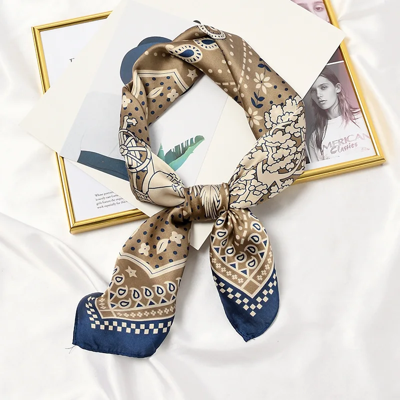 

Winter New Small Silk Bandana Carriage Pattern Square Handkerchief Neck Scarf Women Elegant Decorated Neckwear