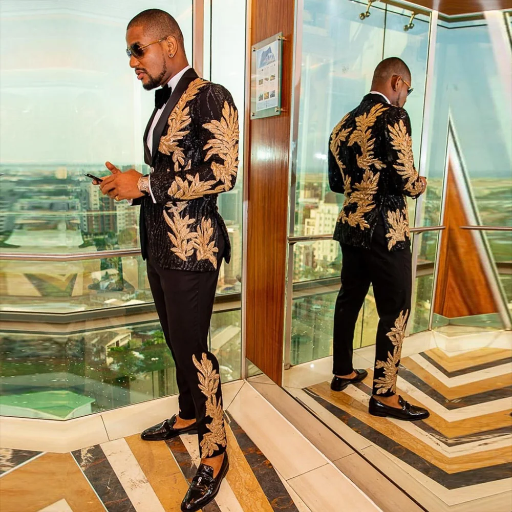 

Black Men Suits With Embroidery Beaded Two Pieces Peacked Lapel Designer Blazers Wedding Tuxedos Gold Mens Jacket and Pants 2021