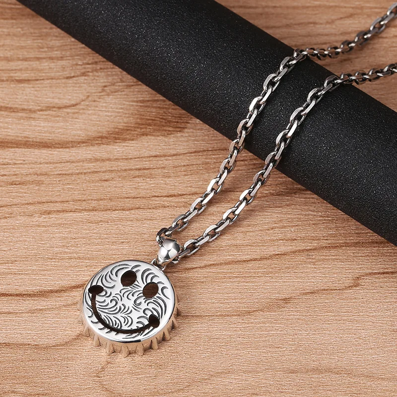 

S925 sterling silver personalized smiley face bottle cap Tang grass pattern pendant