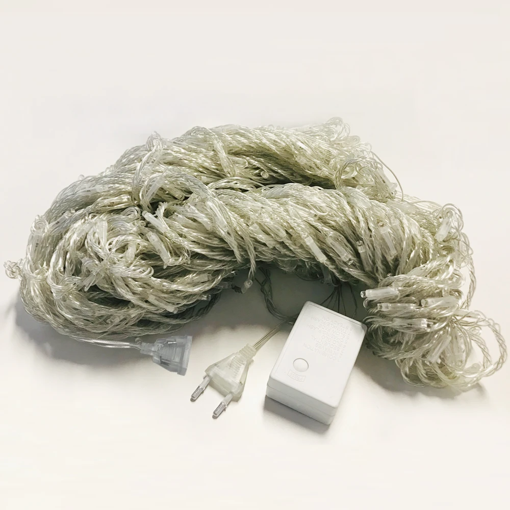 Светящаяся гирлянда-занавеска в виде сосулек с вилкой европейского стандарта