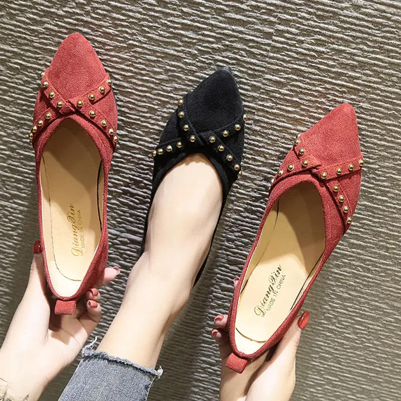 

Туфли женские с заостренным носком, из флока, с заклепками