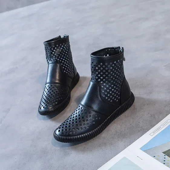 

Show foot small high top cool boots women's new hole sandals flat bottomed hollow women's shoes leather sandals women's summer