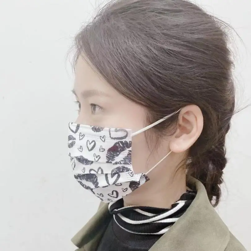 

100Pcs Adult Valentine's Day Mouth Mask Disposable 3-layer Non-woven Couple Models Big Red Lip Printing Pattern Face Mask