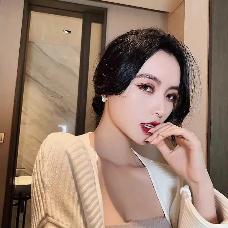 С геометрическим рисунком и жемчугом Женская Классические серьги в виде ананаса