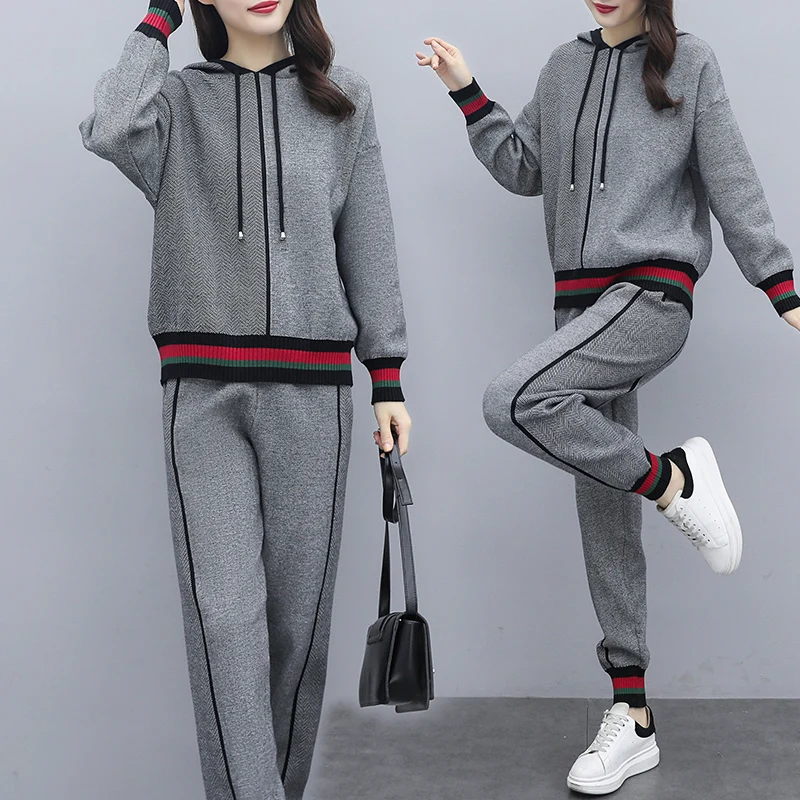 Осенний женский серый вязаный костюм комплект из двух предметов свитер с