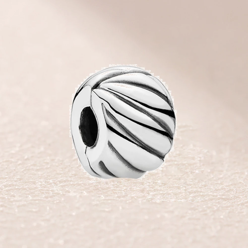 

791752 Feathered Silver Clip