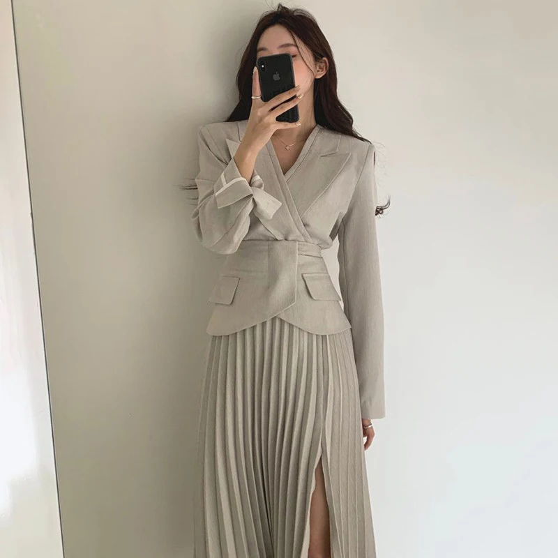 

Pinkou Women Stylish Slim Blazer Long Sleeve Hidden Button Thin Jacket Back Split Simple Style Summer Casual Jacket CA25