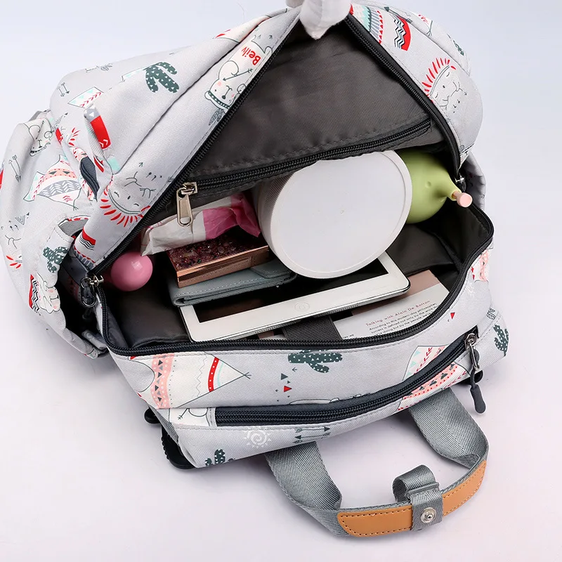 

Large capacity Mommy bag waterproof zipper opening multi function thermos bottle mother baby urine bag backpack