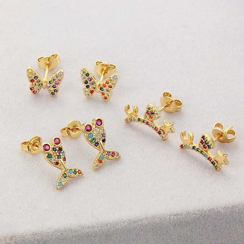Разнообразные серьги-гвоздики с фианитами радужные золотые лебеди буквы бабочки