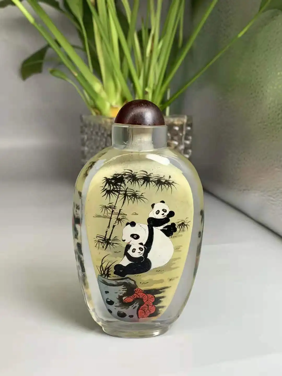 

collections Qing Dynasty Painting inside glass snuff bottle,Panda