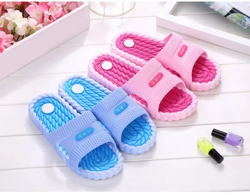 

2 Women Summer Casual Slippers Candy Flat Non-slip Platform Slides Men Jelly Bathroom Shoes Soft Bottom Female Fashion Slippers