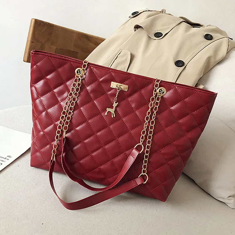 Большая вместительная женская сумка через плечо с ромбовидной цепочкой модные