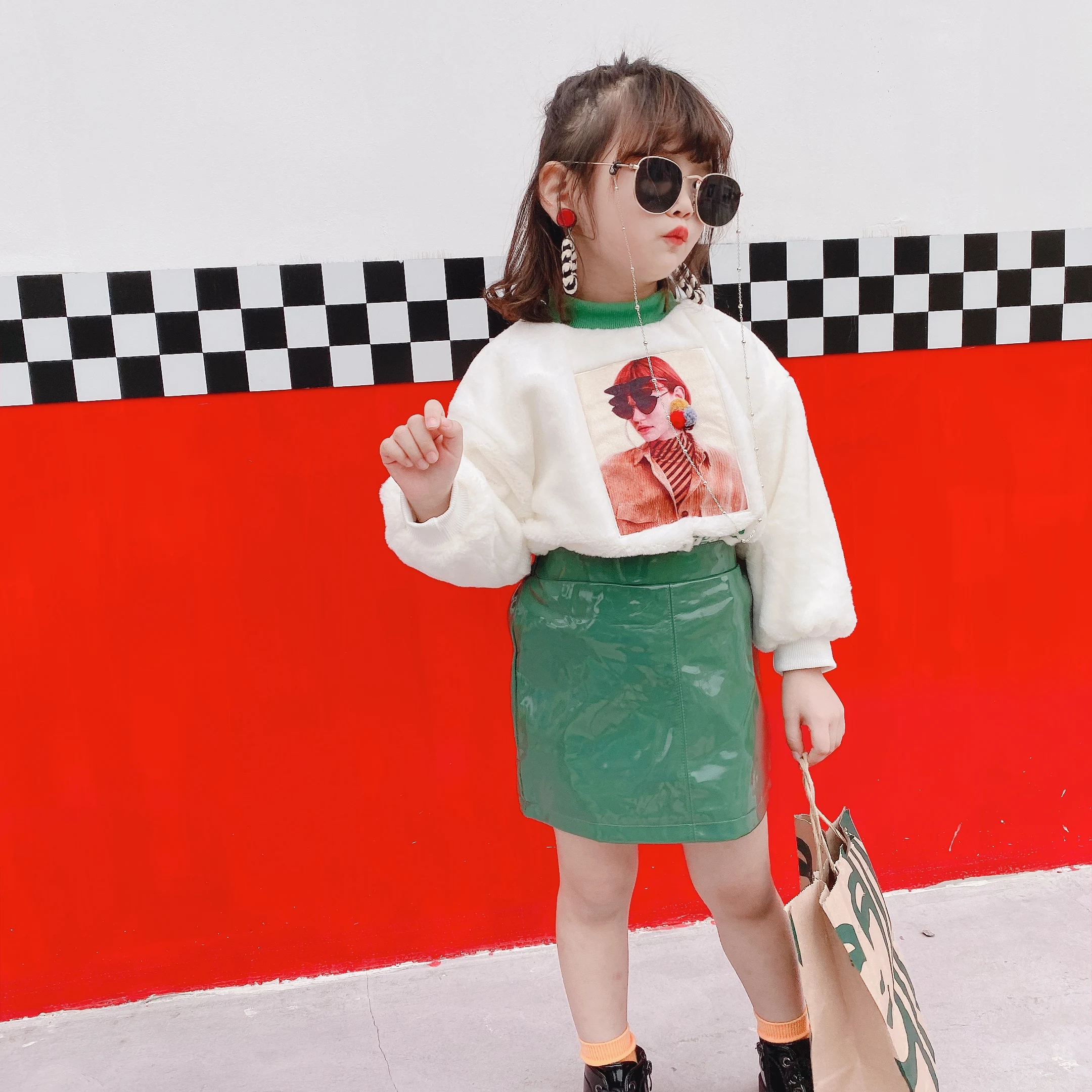 Spring Autumn warm girls 2 pcs set baby sweatshirt + PU skirt kids suit children fashion clothes soft fur patch Gloss to 7 yrs |