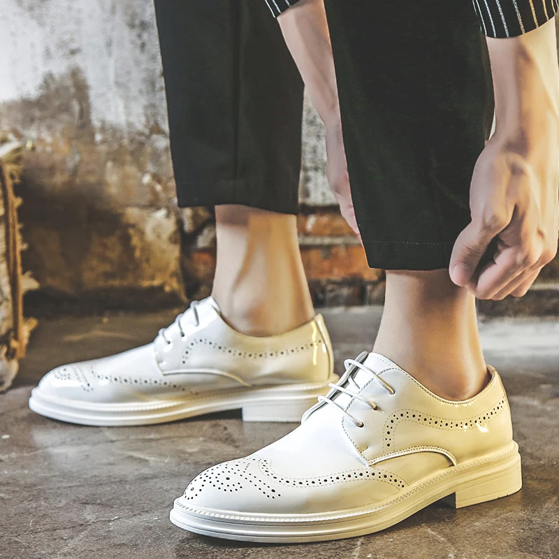 

2021 Men Dress Shoes Gentlemen Brogue style Paty Wedding Shoes Men Leather Oxfords Formal Shoes