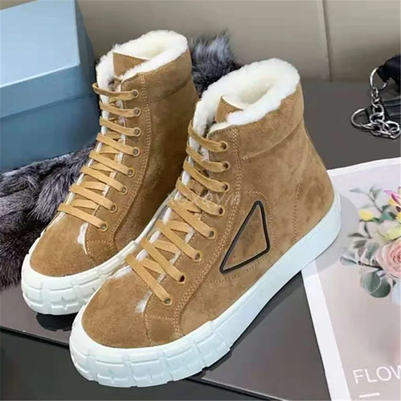 

Женские высокие кроссовки из натуральной кожи, новая зимняя теплая спортивная обувь на шнуровке, модная женская обувь с треугольным металл...