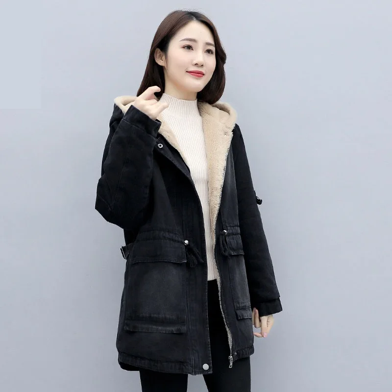 Зимняя джинсовая куртка для женщин с капюшоном средней длины из овечьей шерсти
