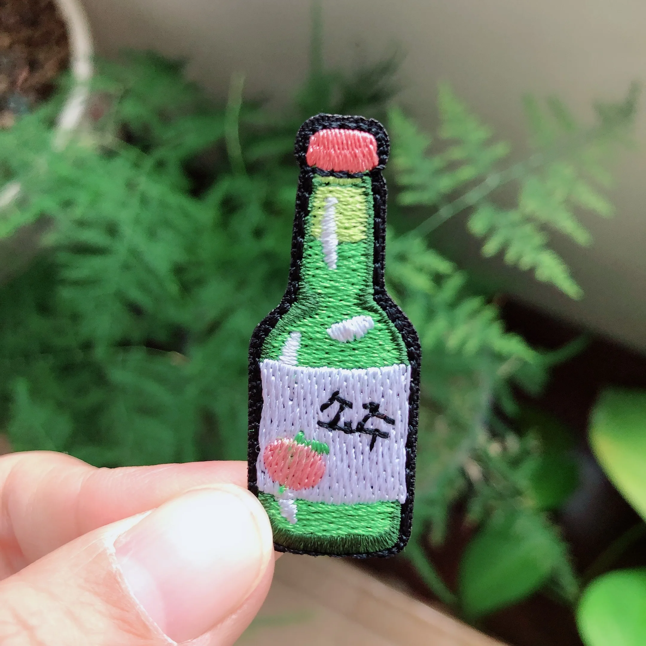 

The Korean Embroidery Patch Custom Green and White Cartoon Embroidy Bottle Fashion Patches Fashion 45MM Height
