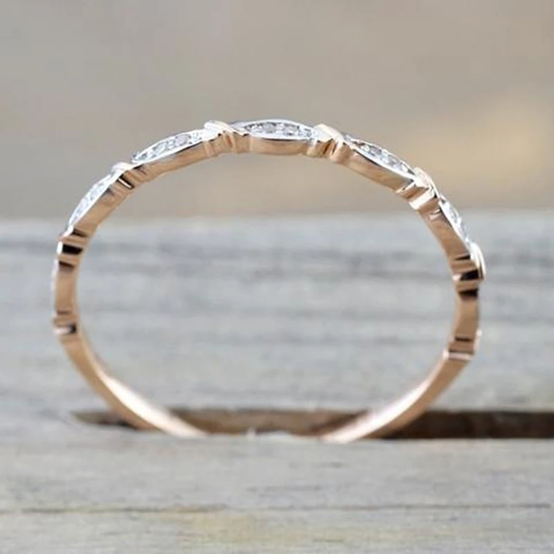 Женское кольцо из розового золота с кристаллами | Украшения и аксессуары