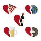 2 шт. в комплекте, сломанные Броши с сердечком, эмалированные булавки, фристайл, винная земля, бутылка для пиццы, круглая рубашка, булавка для сумки, бейджи, женские и мужские ювелирные изделия