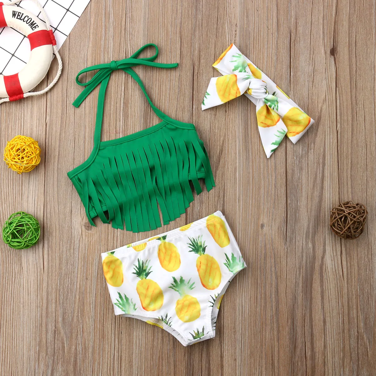 

Летний женский купальник с принтом ананасов и лямкой на шее