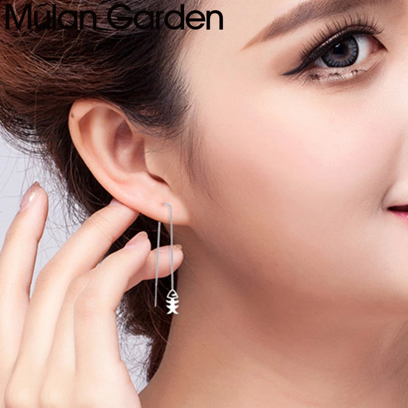 Женские серьги гвоздики в виде кошачьей рыбьей кости серебряного цвета