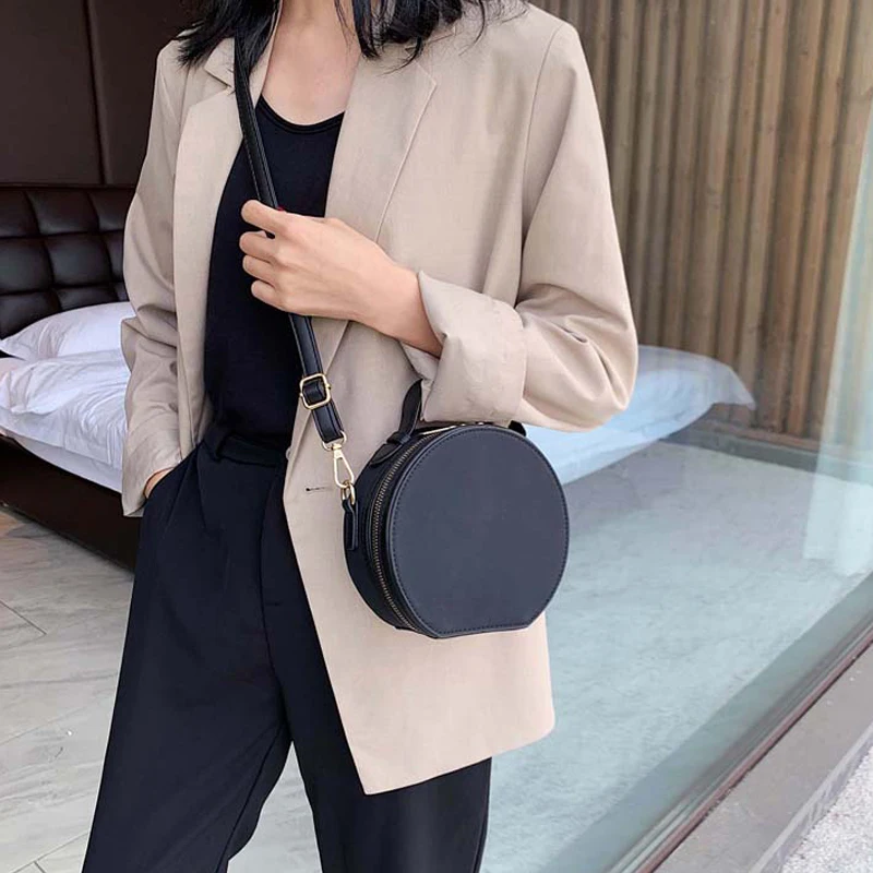 Сумка на плечо женская из экокожи модный мессенджер молодежная