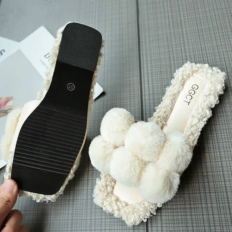 Coslony/зимние женские плюшевые тапочки меховые шлёпанцы с помпонами милая обувь