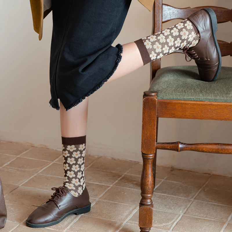 New Winter Warmer Knitted Flower Striped Female Long Socks Cotton Harajuku All-match Streetwear Fashion Soft Retro Women Socks