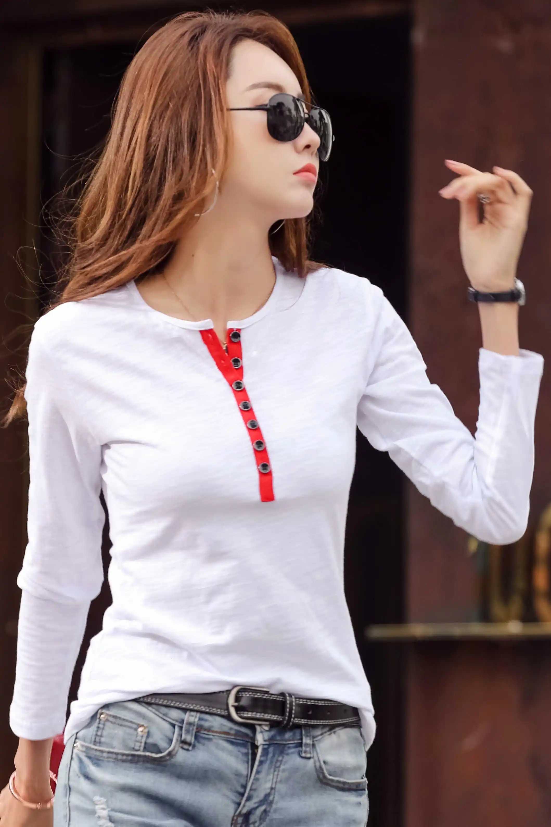 Женская хлопковая футболка с длинным рукавом белый укороченный топ-бюстье в