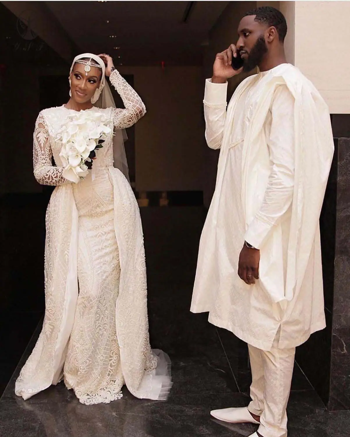 

Muslim Wedding Dresses O Neck Beaded Lace Long Sleeve Sheath Robe De Mariee with Overskirt