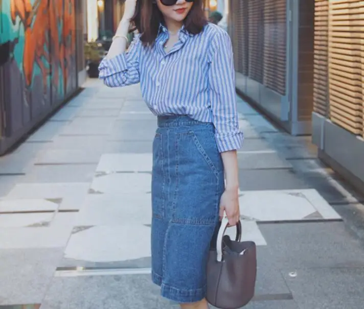 Женский летний костюм из жилета на бретельках и асимметричного джинсового