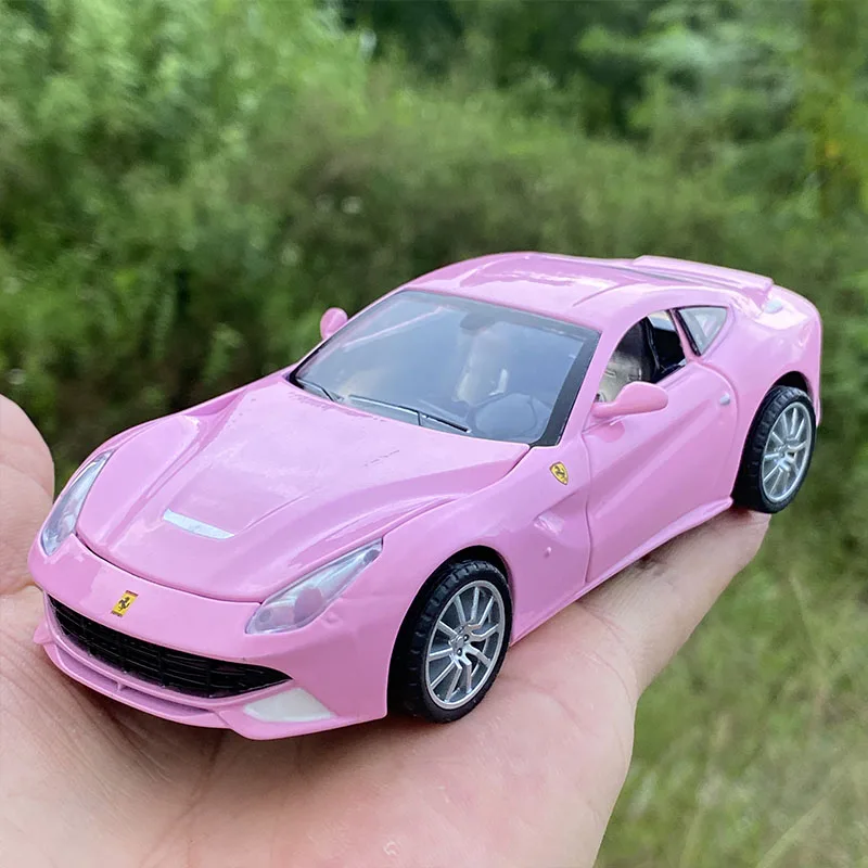 Модель супер Спортивного Автомобиля Ferrari F12 Розовая модель автомобиля из сплава