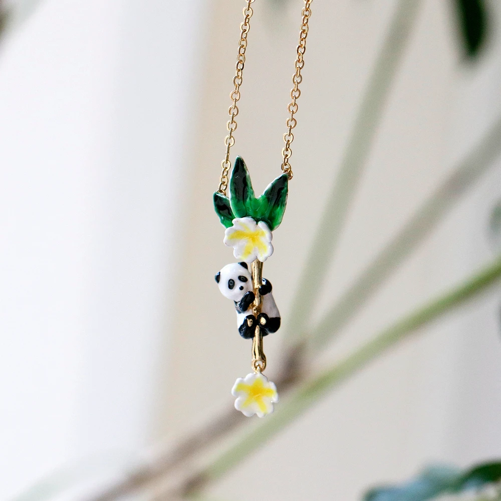 

Lovely Animal Panda Pendant Necklace For Women New Fashion Gold Color Metal Luxury Hand Painting Green leaves Girls Necklace