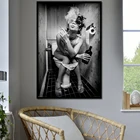 Сексуальная Девушка сидит в туалете холст со скандинавскими мотивами художественные плакаты и принты черно-белые парусиновые туфли настенные картины художественные картины Cuadro