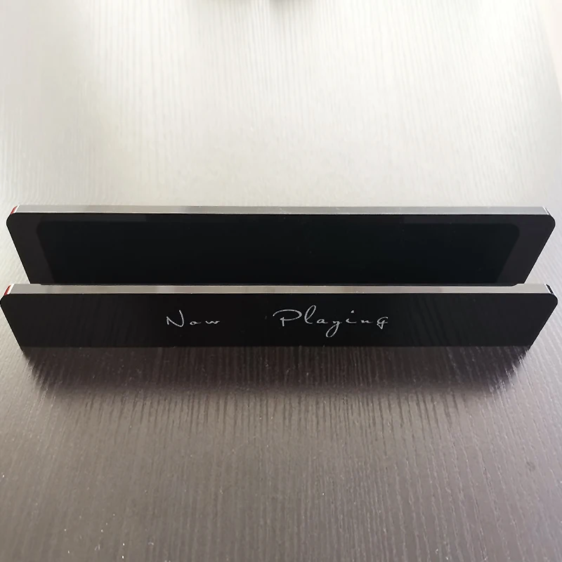 В настоящее время используется акриловый дисплей для виниловой записи