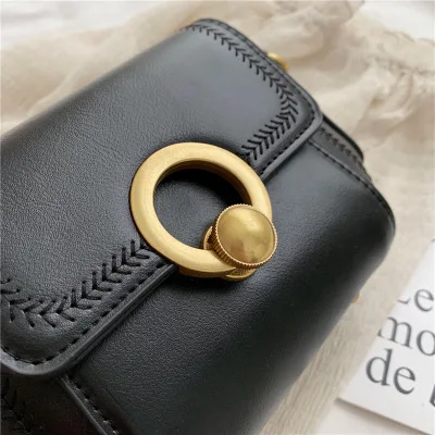 Мини-сумка женская с волнистой цепочкой модный мессенджер в стиле high sense