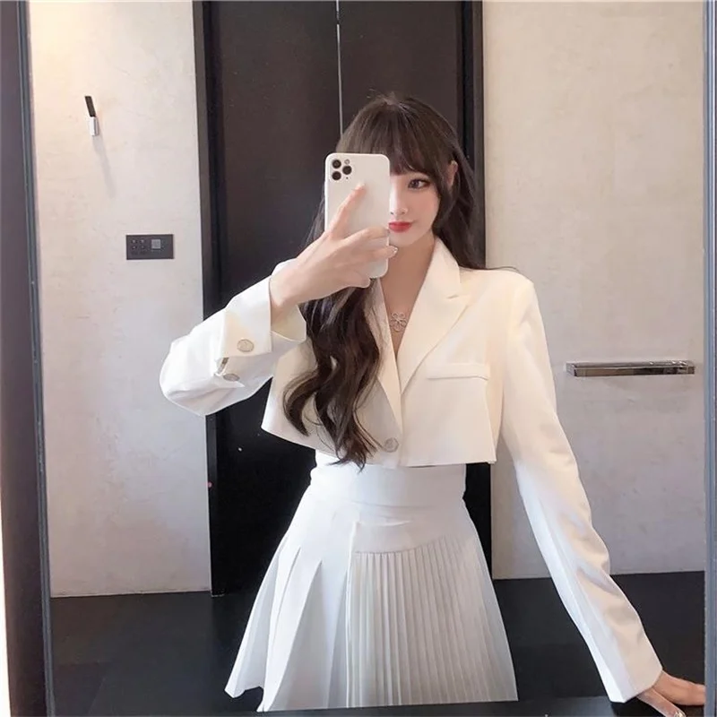 

Early autumn white suit coat women's thin loose long sleeve top new fashion street blowing short small suit