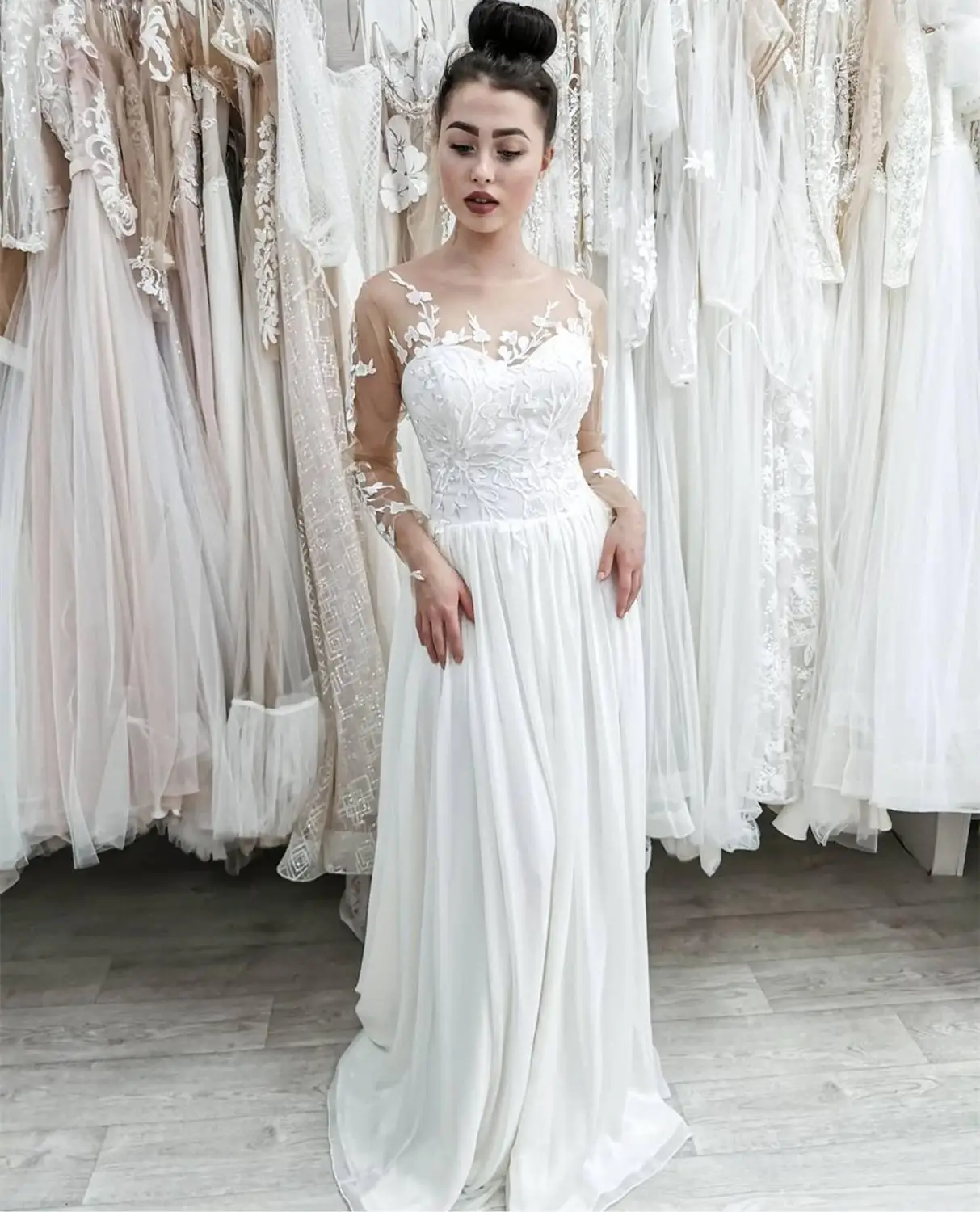 

2021 Wedding Dress Long Sleeve Lace Appliqeus Flower Floor Length Chiffon Pleat Charming Fow Women Petite White Gorgeous Scoop