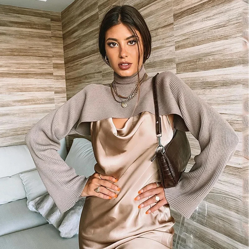 Вязаный кофейный укороченный свитер Foridol с высоким воротником женские