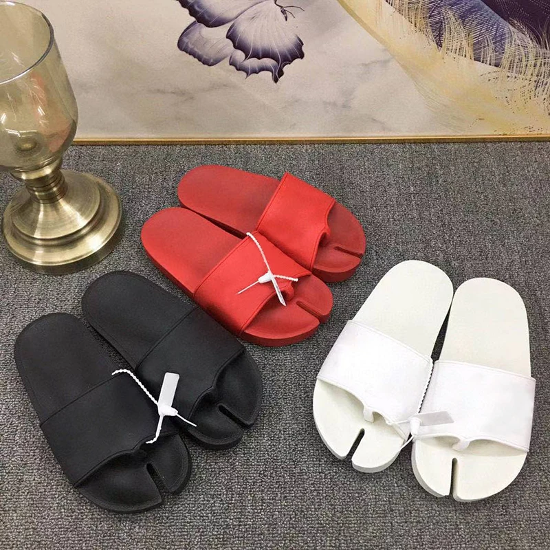 

Summer Unisex Flat Flip Flops Women Rubber Thick Sole Split Toe Slippers New Seaside Vacation Lazy Sliders Leisure Shoes Sandals