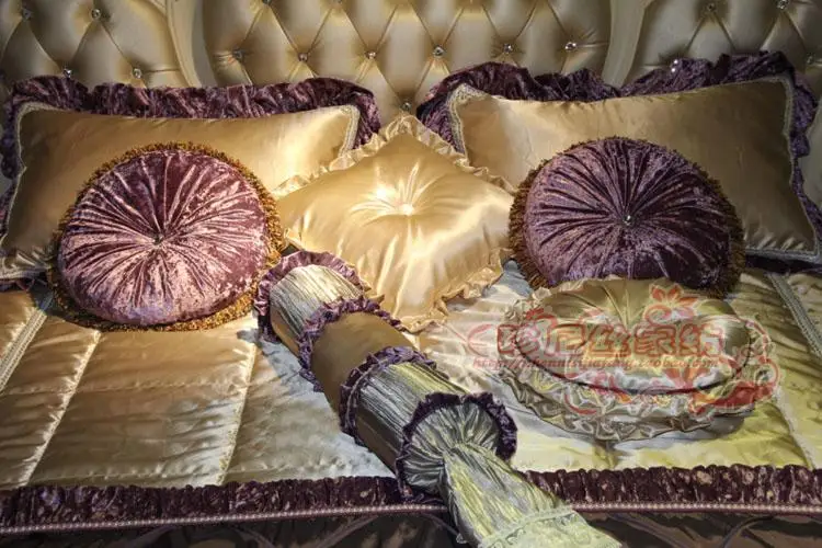 Рисунок 3 - Постельное белье с золотистой юбкой для детей