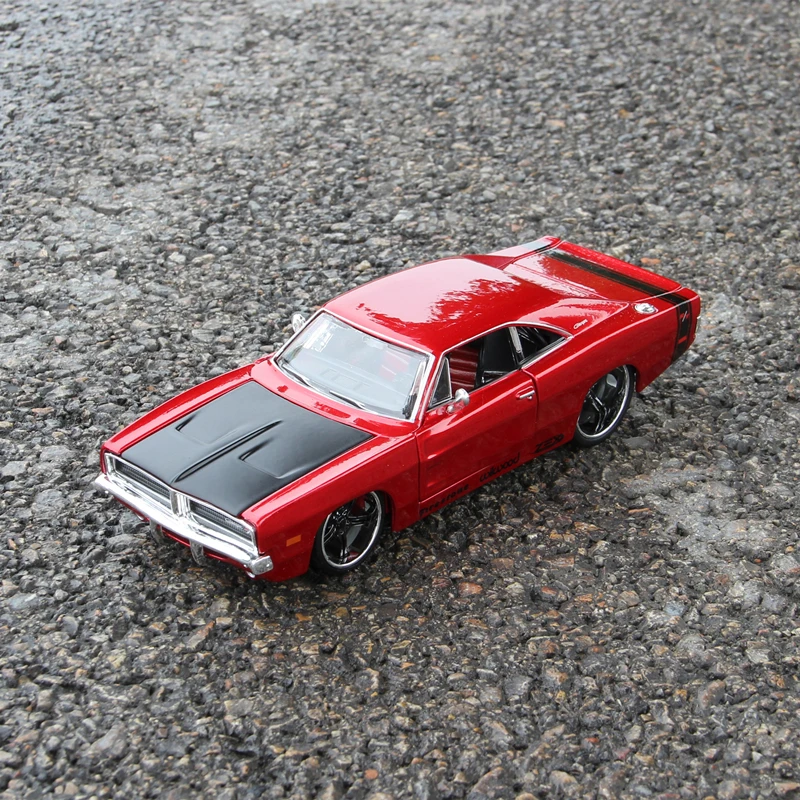 Maisto 1:25 новая горячая распродажа Dodge Challenger 2008 Модифицированная брелок для