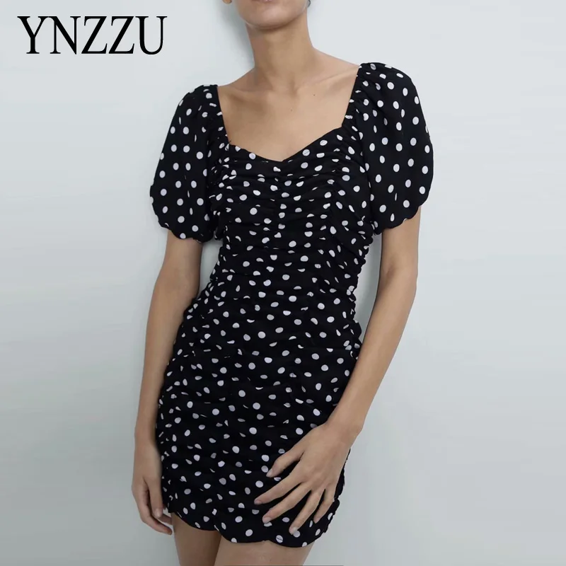 Женское облегающее платье в горошек мини с коротким рукавом и квадратным вырезом